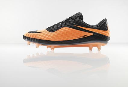 حذاء "NIKE HYPERVENOM": التجسيد المطلق للرشاقة والمناورة والهجوم القوي